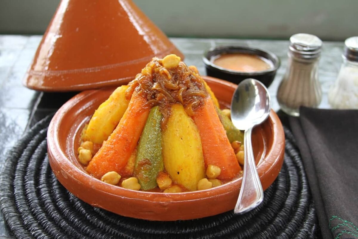 couscous aux légumes avec des fruits secs caramélisés